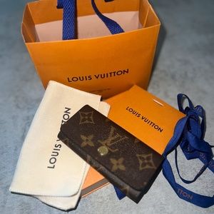 **NEW** Louis Vuitton Key Holder